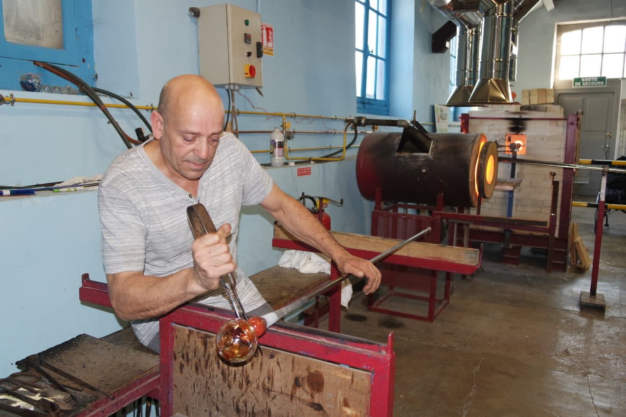 Musée du cristal de Bayel et son atelier du verre - Démonstration de soufflage de verre