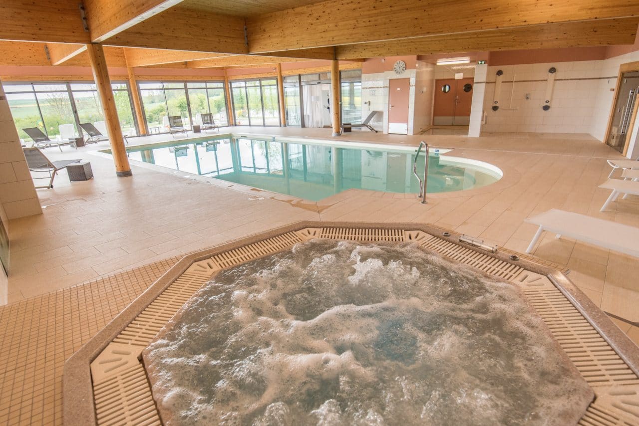 piscine et espace spa au val moret