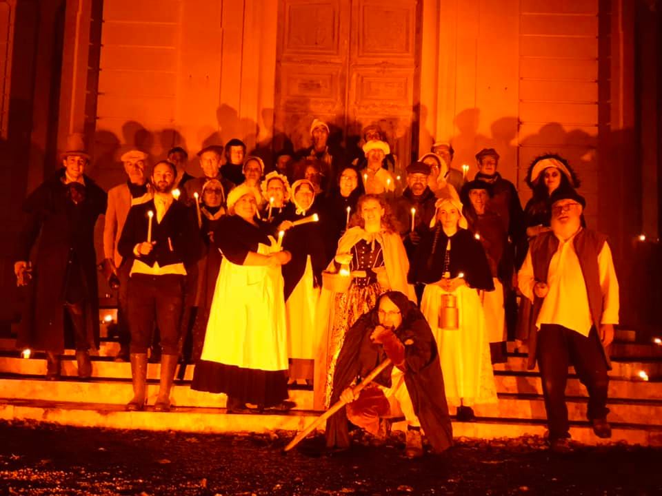 personel du chateau de vaux costumés pour halloween