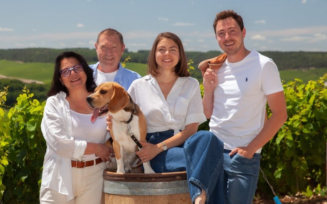 Portrait de la Famille Moutard Dangin avec leur chien