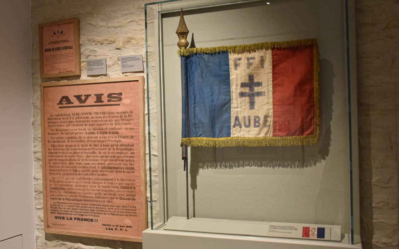 drapeau du FFI à Mussy-sur-Seine dans le Musée de la Résistance de l'Aube