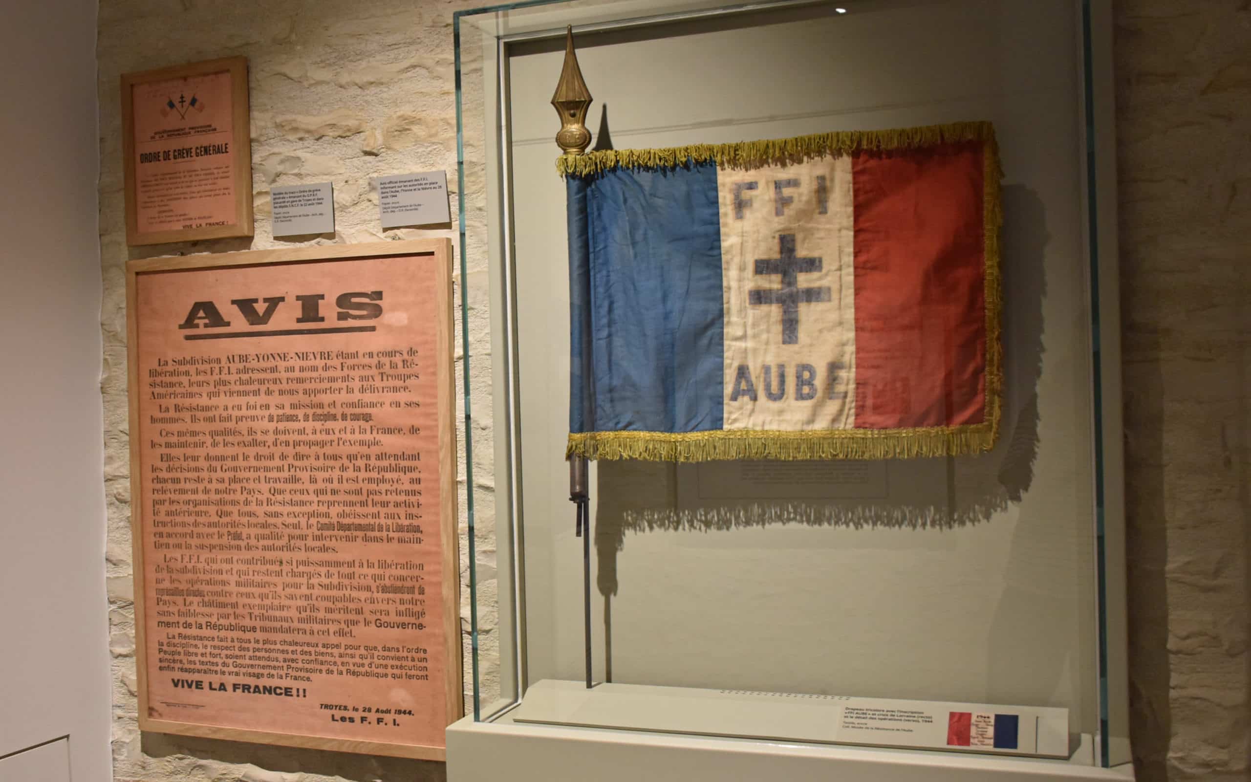 drapeau du FFI à Mussy-sur-Seine dans le Musée de la Résistance de l'Aube