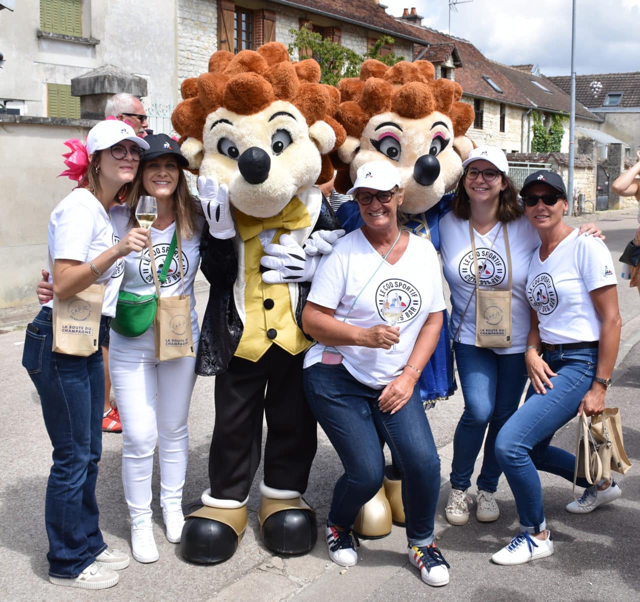 L'équipe de l'office de Bar-sur-Seine avec Niglo et Niglotte à la Route du Champagne en Fête 2023