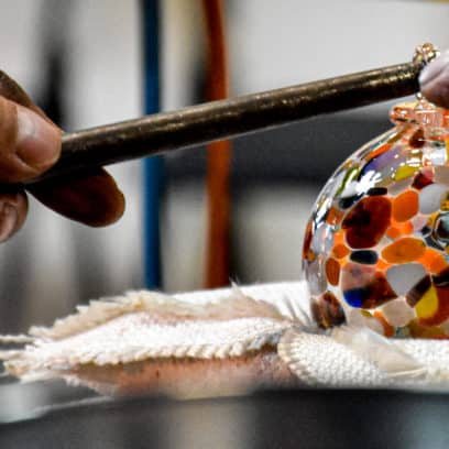 Atelier boule de Noël au musée du cristal de Bayel ©OT Côte des Bar