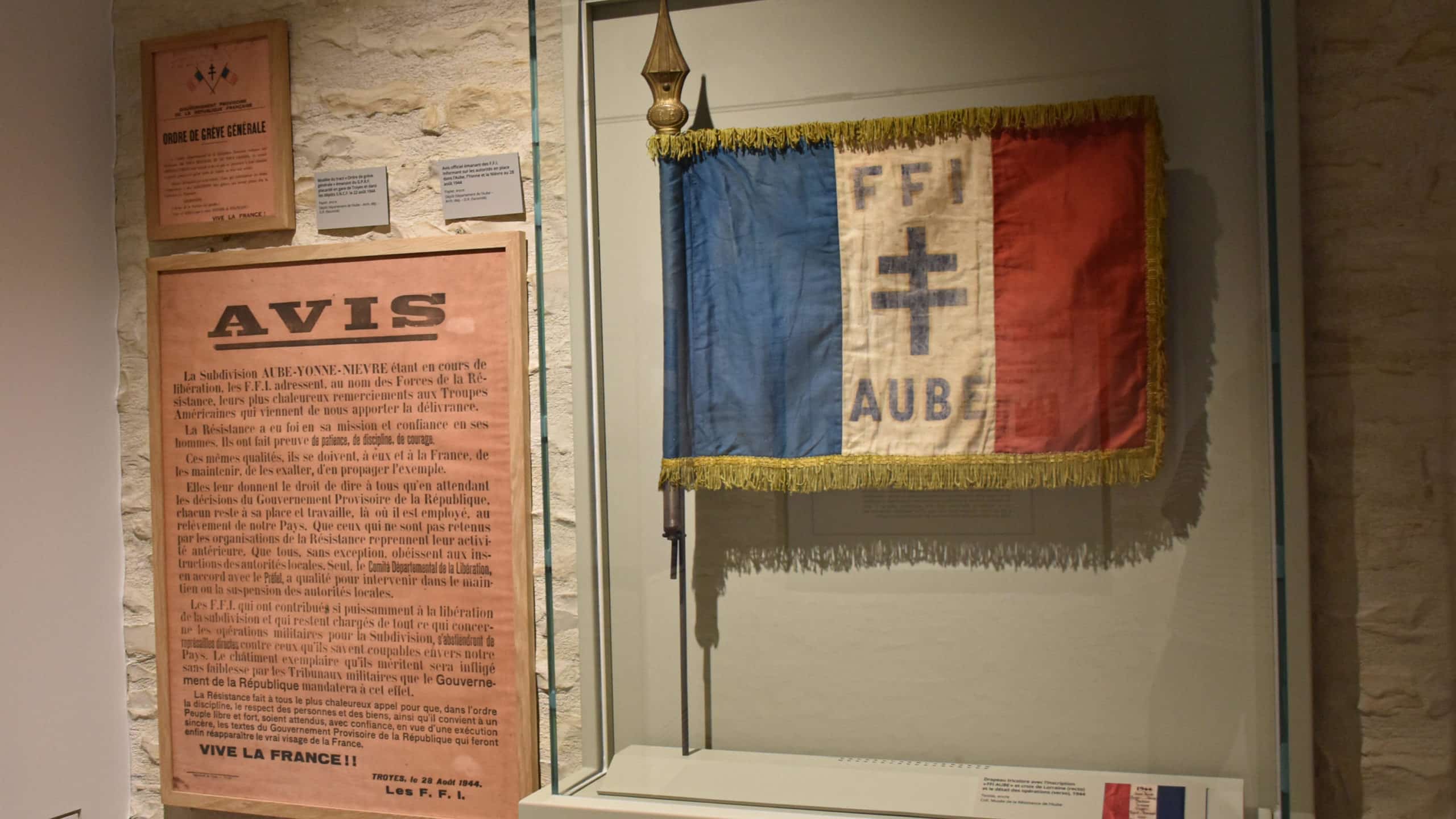 drapeau du FFI à Mussy-sur-Seine dans le Musée de la Résistance de l'Aube