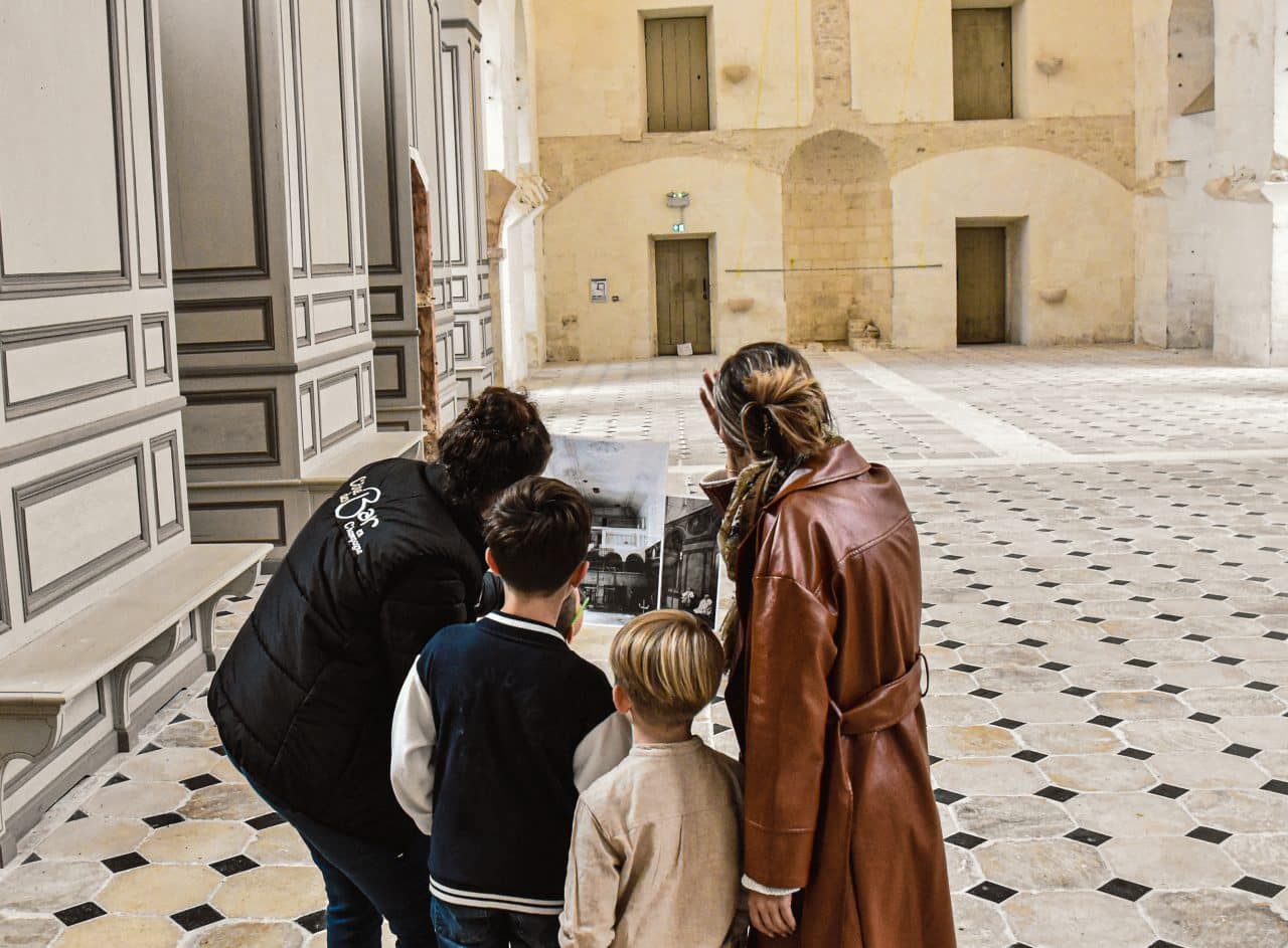 Famille à l'Abbaye de Clairvaux ©OT CDB